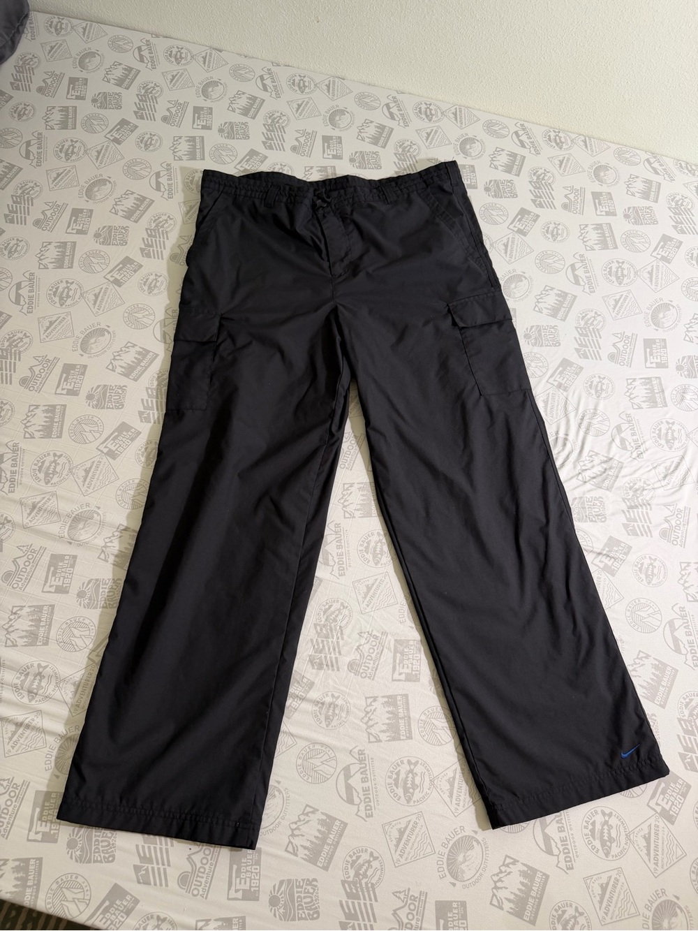 Vintage 90’s Nike Nylon Baggy Cargo Track Pants Black Red Swoosh Tag Men’s L